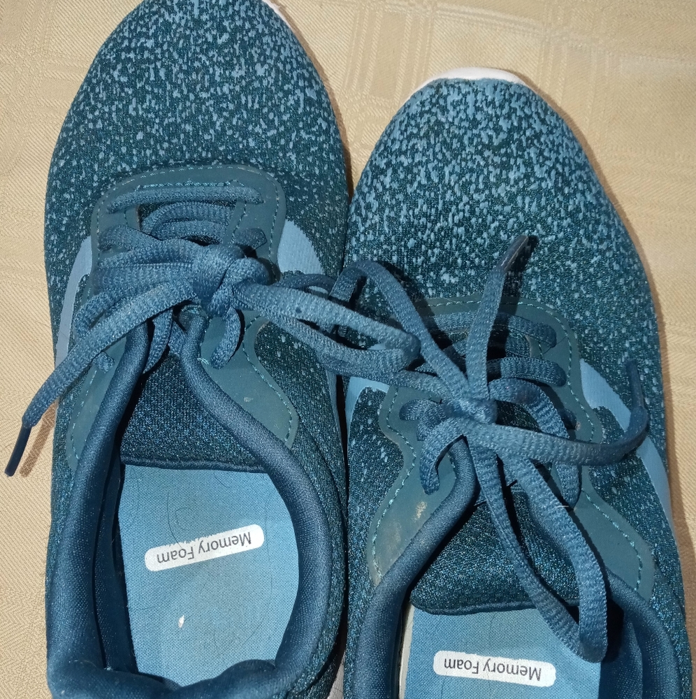 Lightweight sneakers